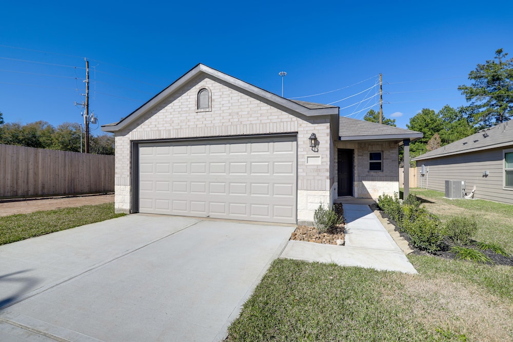 Brand New Spring Home < 1 Mi to Old Town! view 4