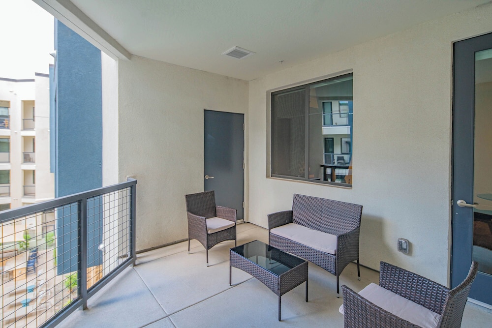 ROVE LIVING/KB - Scottsdale Grand
