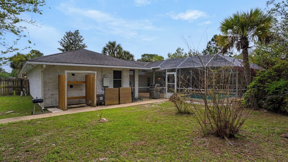 Spacious Retreat w/ Private Pool, Spa, Fireplace + Attraction Tickets!