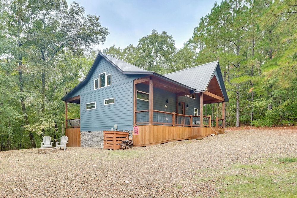 Fire Pit & Hot Tub: Couples Retreat in Broken Bow