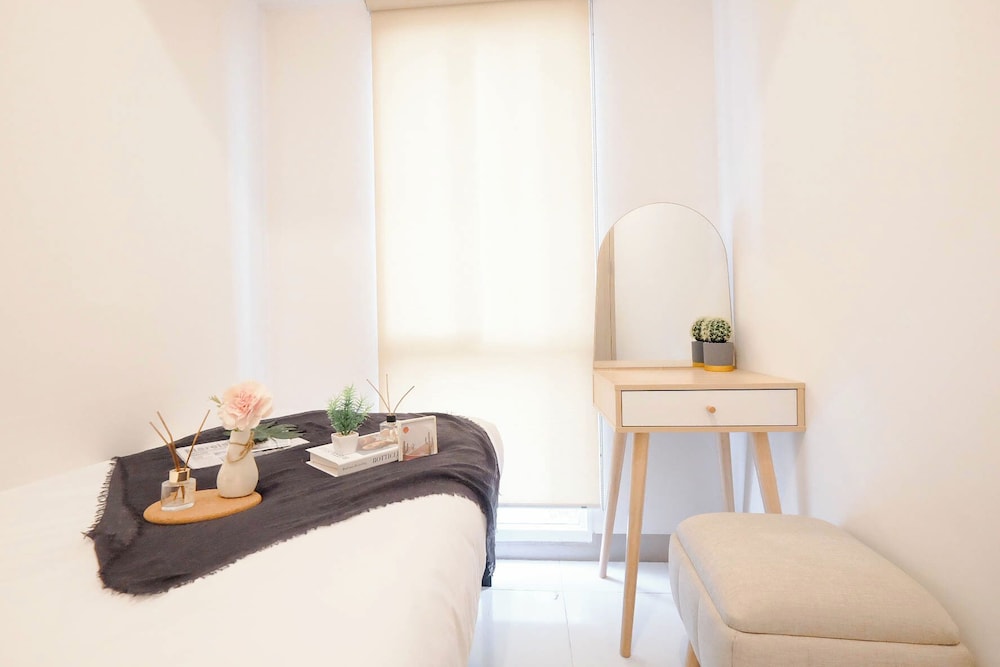 Basic 2Br Apartment Near Tokyo Hub At Tokyo Riverside Pik 2