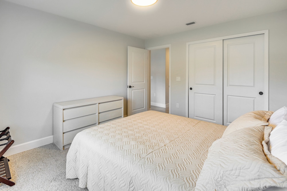 Newly Built Golf Course Home in Palm Coast!