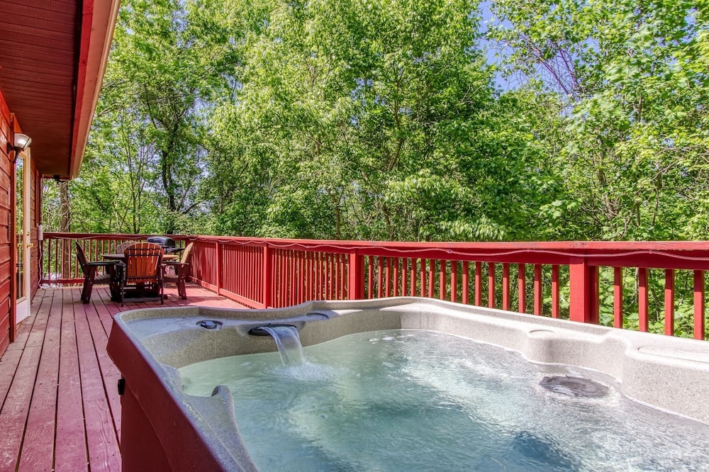 Happy Hours - Minutes From Dollywood! 2 Bedroom Cabin by RedAwning view 2