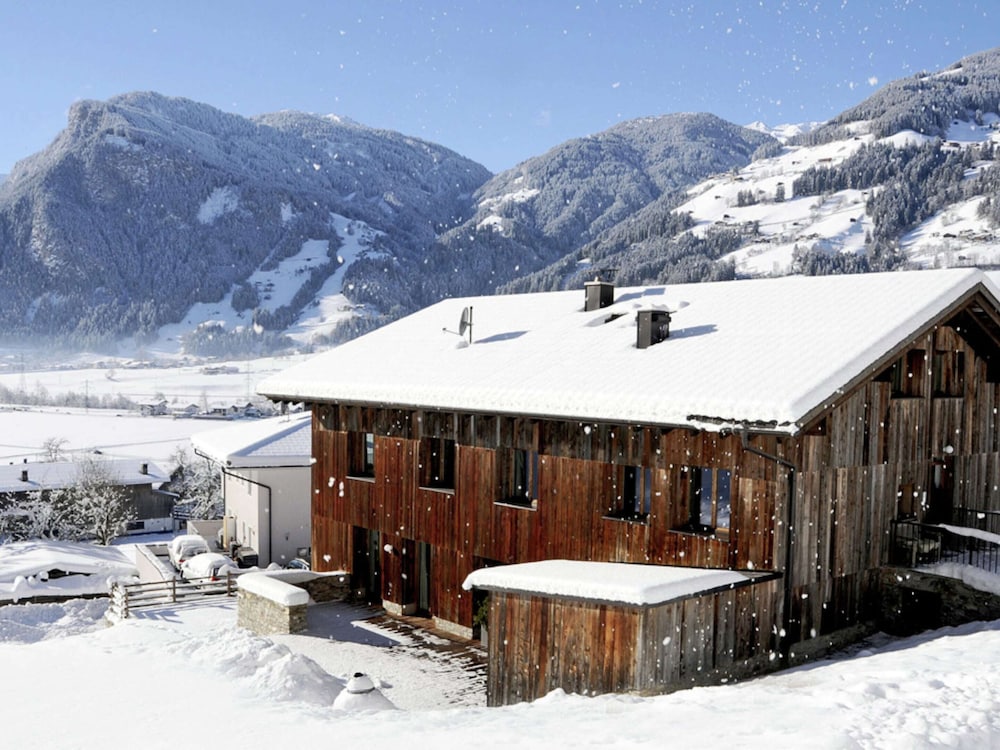 Grand Apartment in Mayrhofen With Infrared Sauna & Artistic Interiors