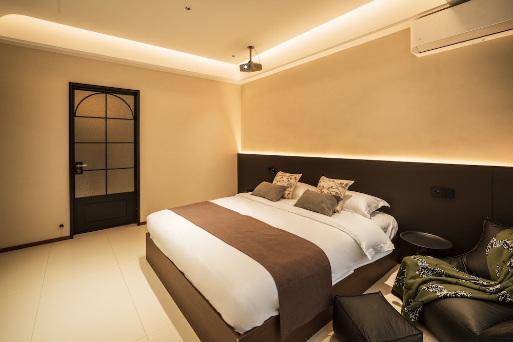 Jingdezhen Streamside B&B (Taoxichuan Cultural & Creative Zone Branch)