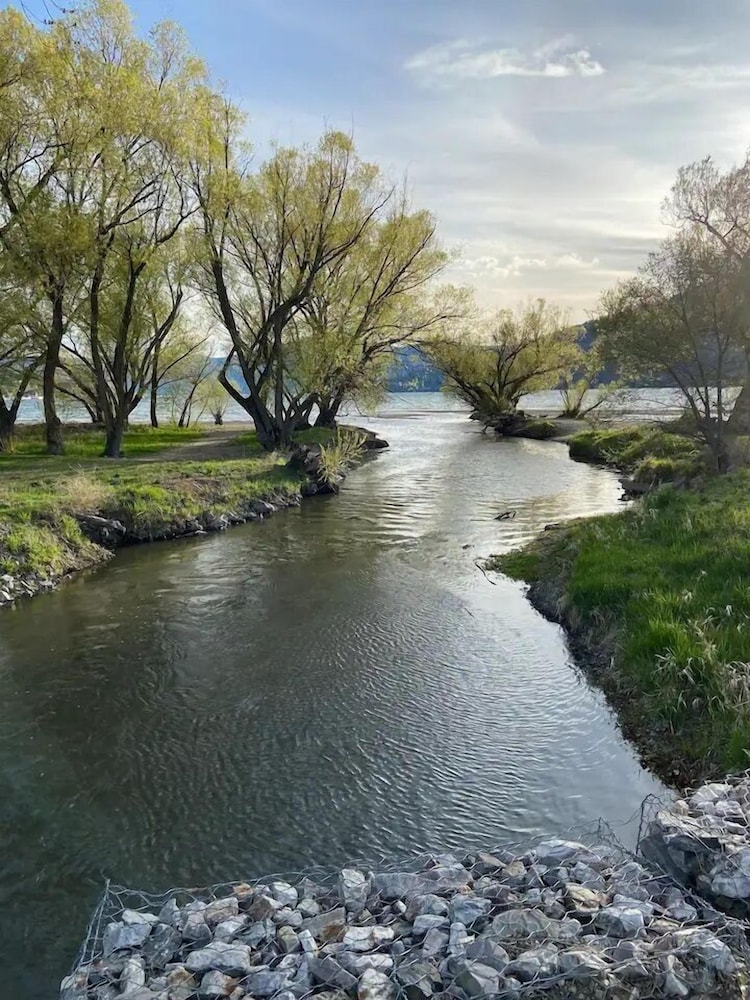 Vernon Vacations - Romantic Lakeside Studio Suite - Property Image 5