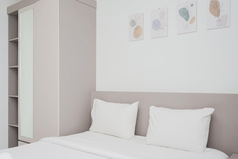 Elegant and Relaxing Studio Apartment at Springwood Residence