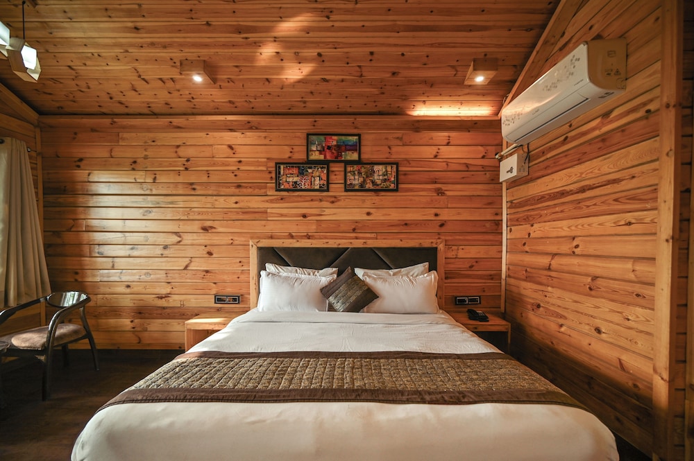 Aavaas Hill Resort