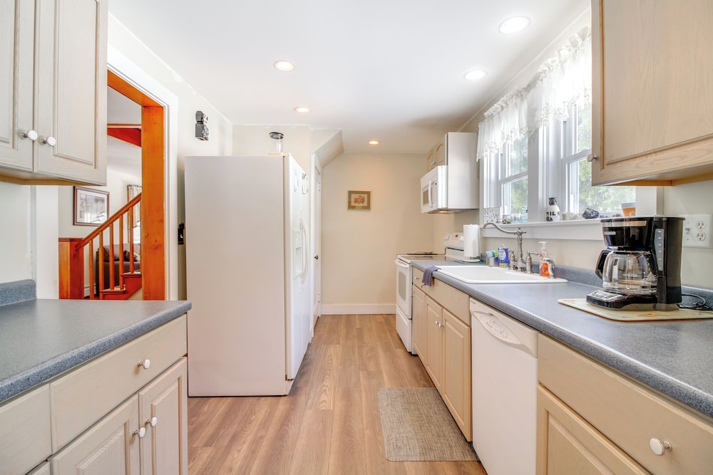 Swim, Ski & Sip: Lakefront Retreat in Plymouth