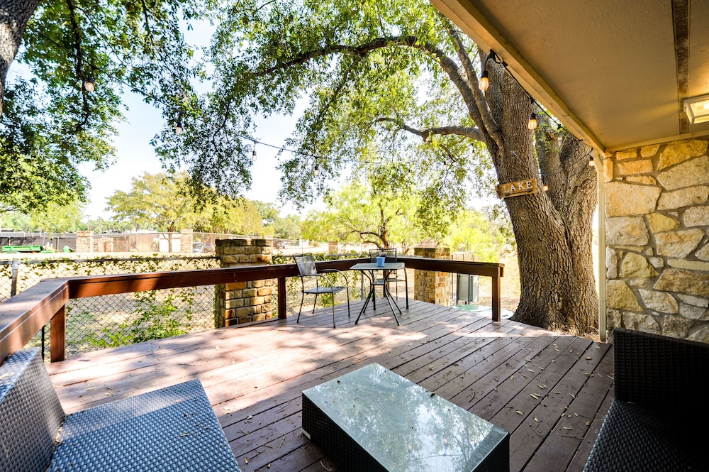 Centrally Located Horseshoe Bay Vacation Rental! - Property Image 7