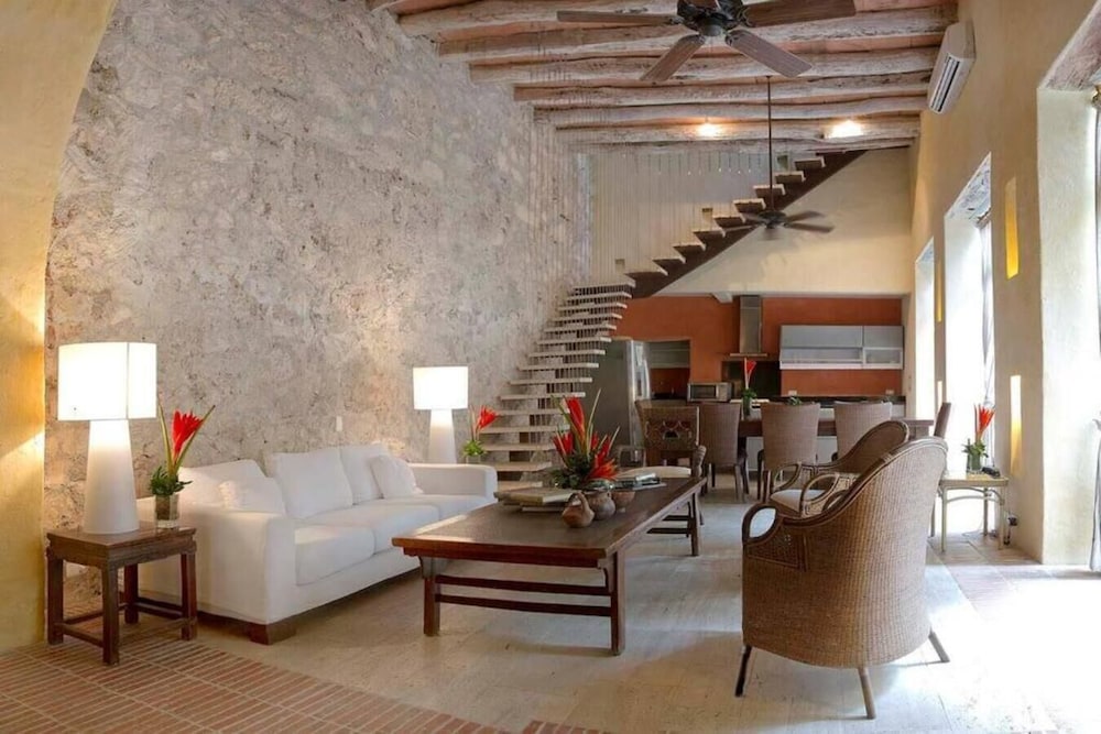 Casa Pombo 102