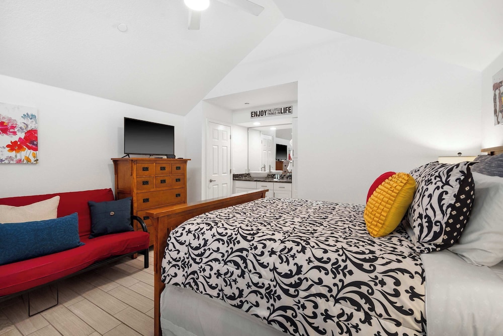 Vacay Getaway - Condo for 8