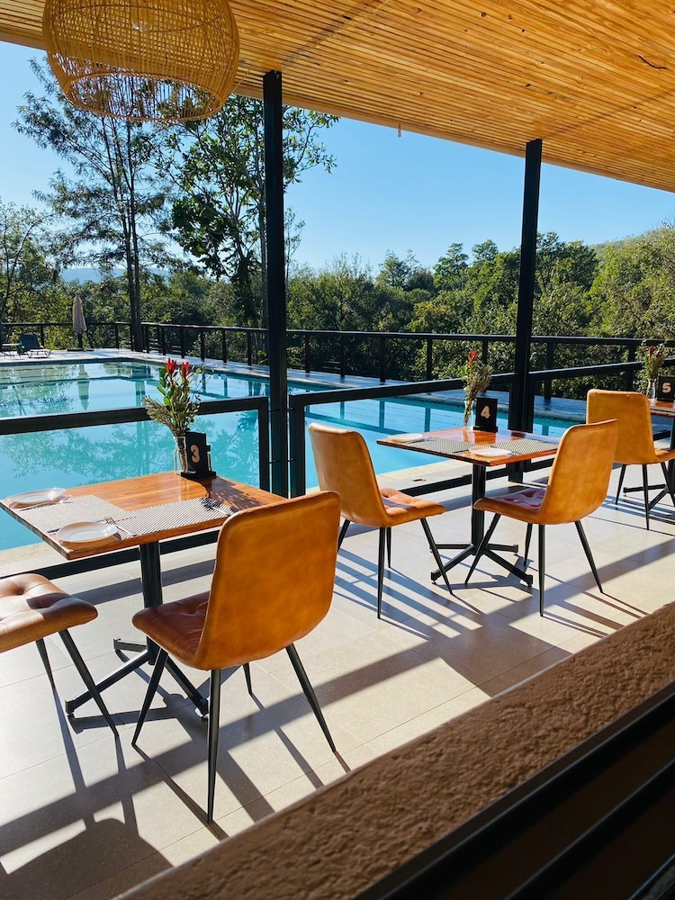 Bushbaby Valley Lodge