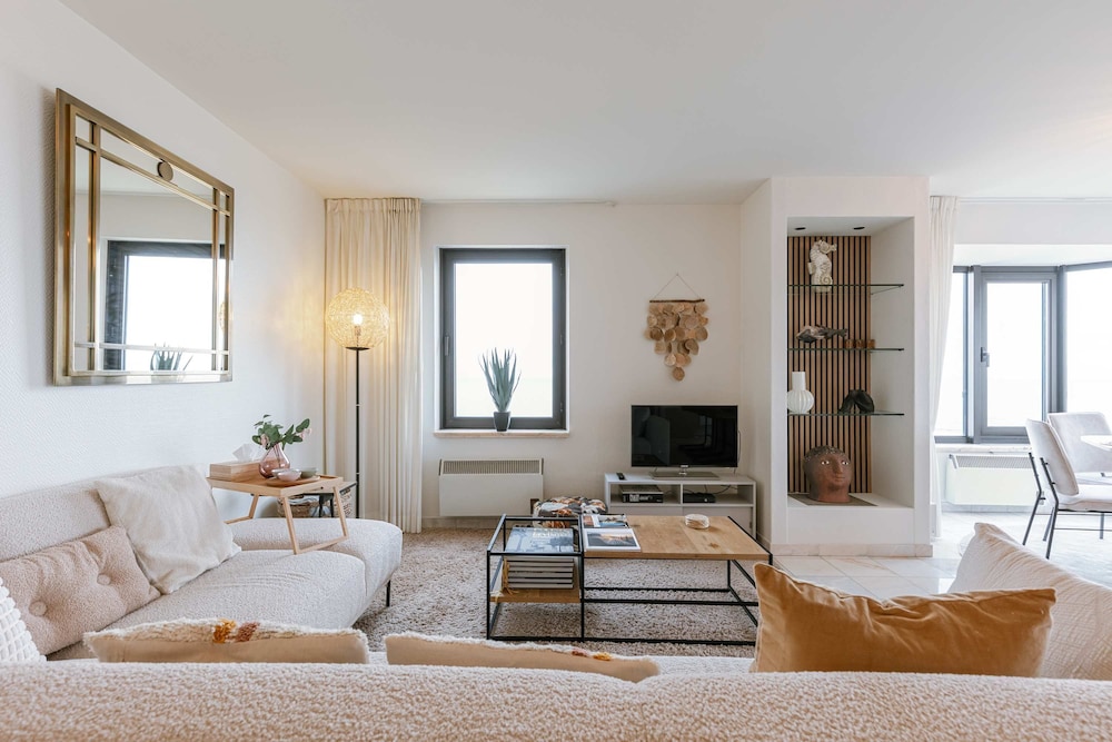 Hydro Palace - Stylish Charming Apartment With s