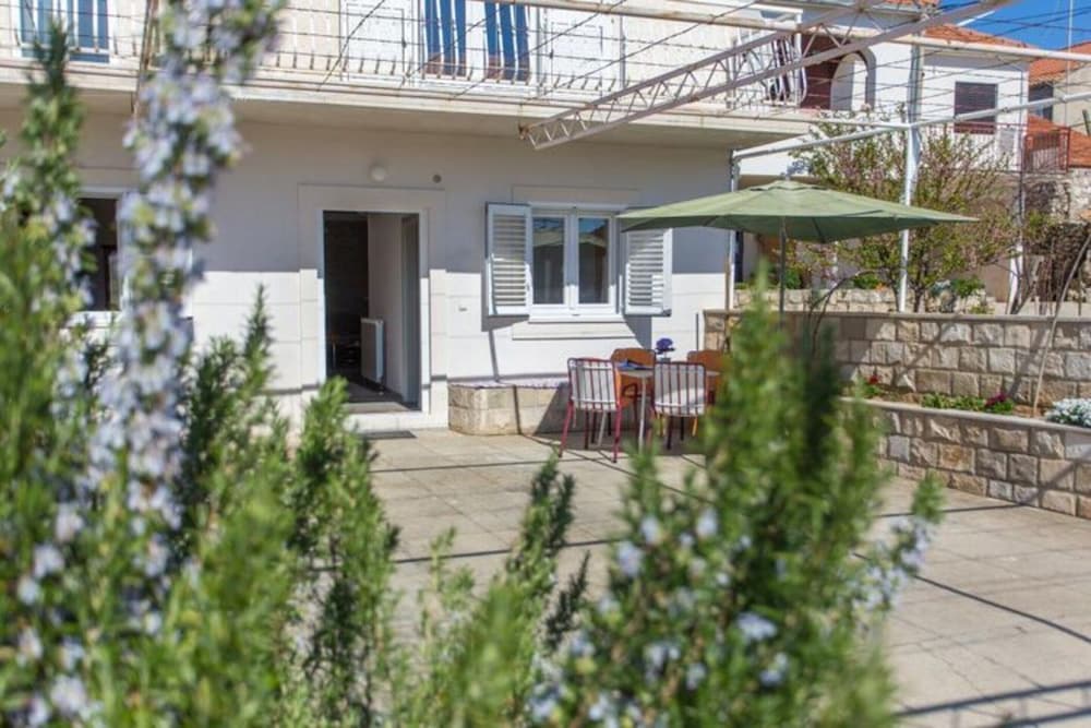 Apartment Mojas - Two Bedroom Apartment With Terrace
