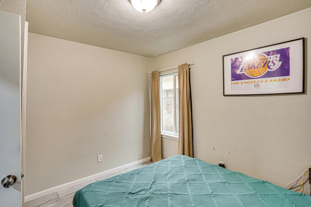 Explore LA & Long Beach: Compton Condo w/ Patio