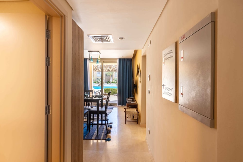 Xuru Stays I Exotic 1bdr w/ Outdoor Terrace Pool & Beach Access