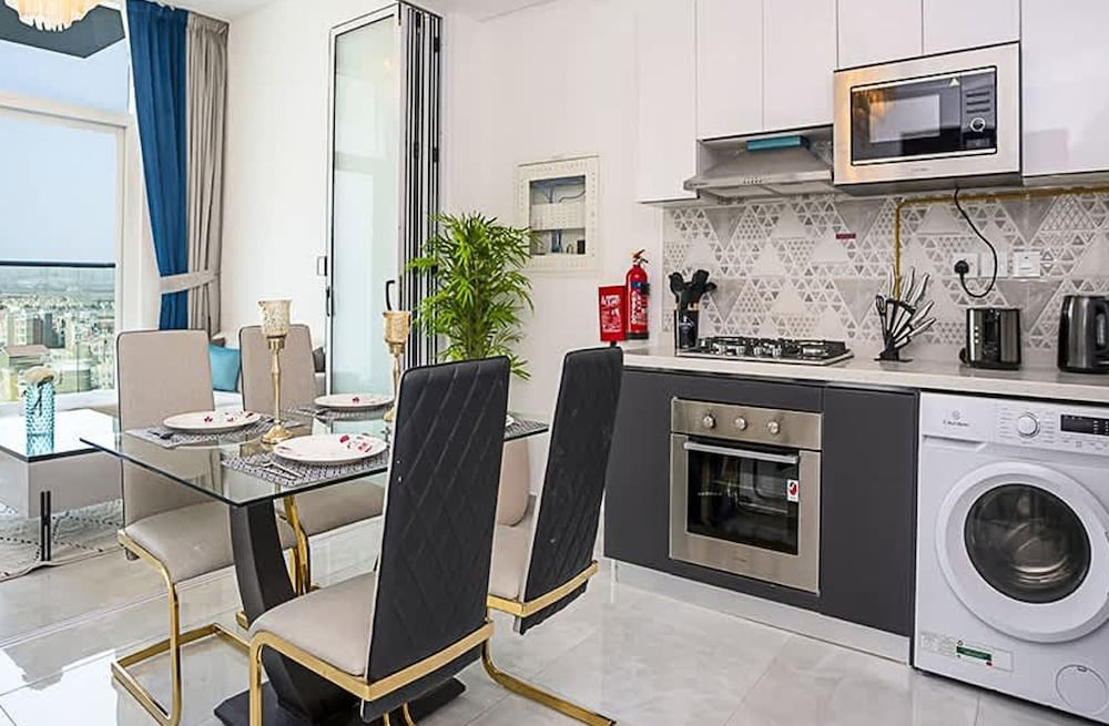 Homesgetaway -spacious 1BR Apt in Pearlz by Danube