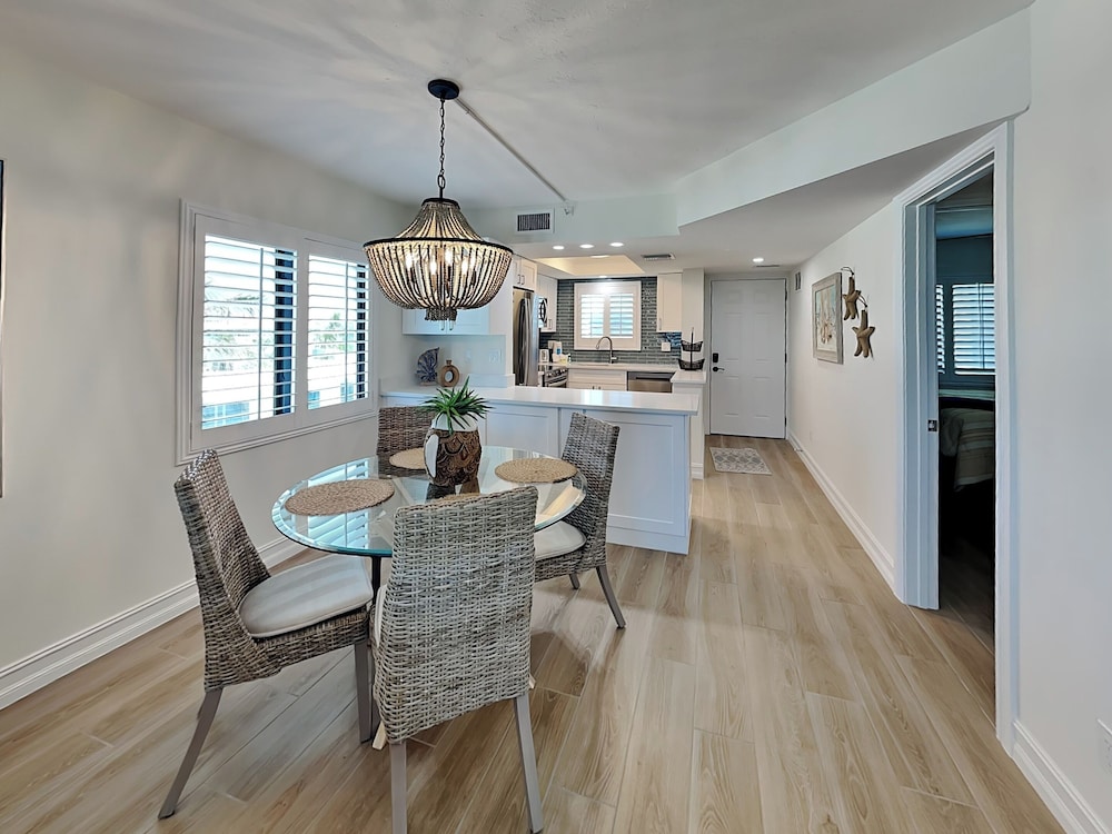Seaside 4 by Distinctive Beach Rentals