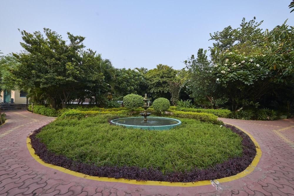 Aacorn Hideaway Resort & Spa