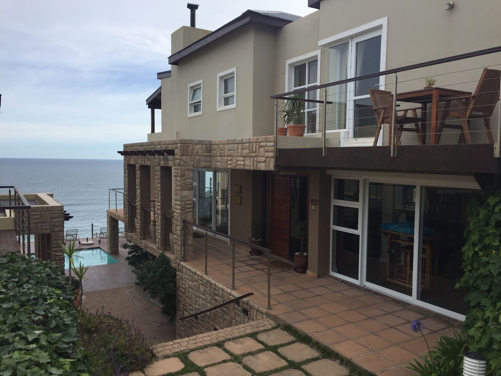 Hotel Brenton On Rocks Luxury Guest House - Image 1