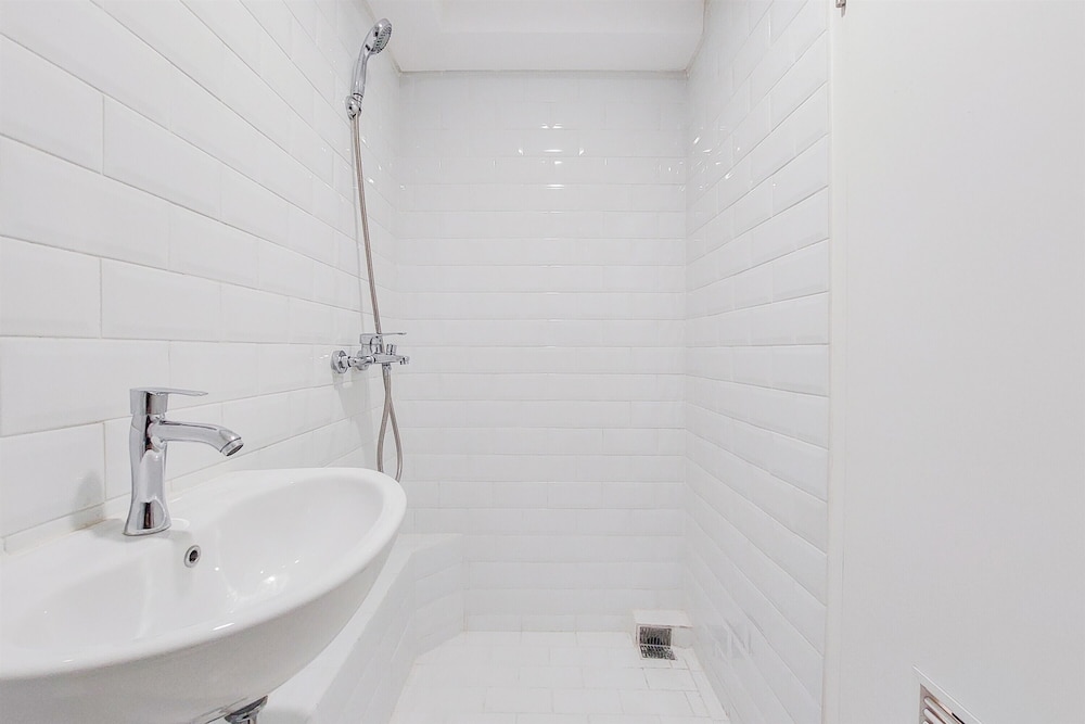 Good Deal And Comfortable Studio Loft At Kingland Avenue Apartment