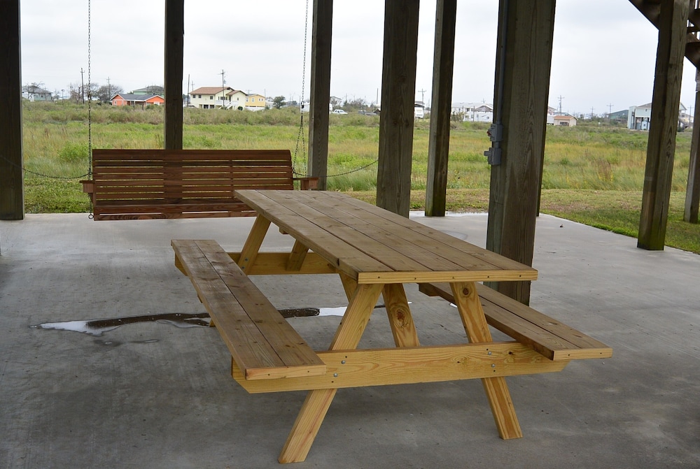 Private Pelican 2 Bedroom Home