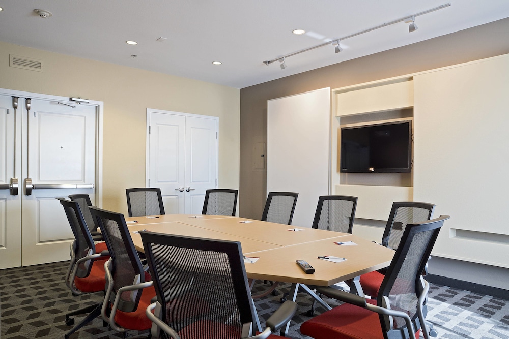 Dodge City Vacations - TownePlace Suites by Marriott Dodge City - Property Image 7