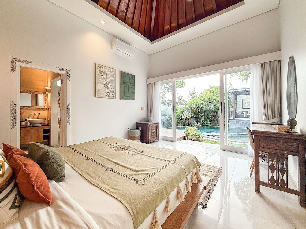 Villa St Calyx by DVH Luxe Retreats 3BR