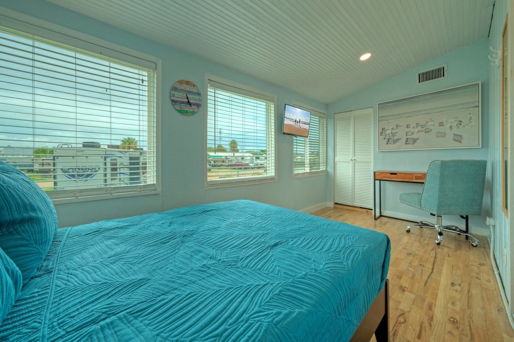 Port A Cottage by Avantstay Private Patio + Deck Designed for Groups view 5