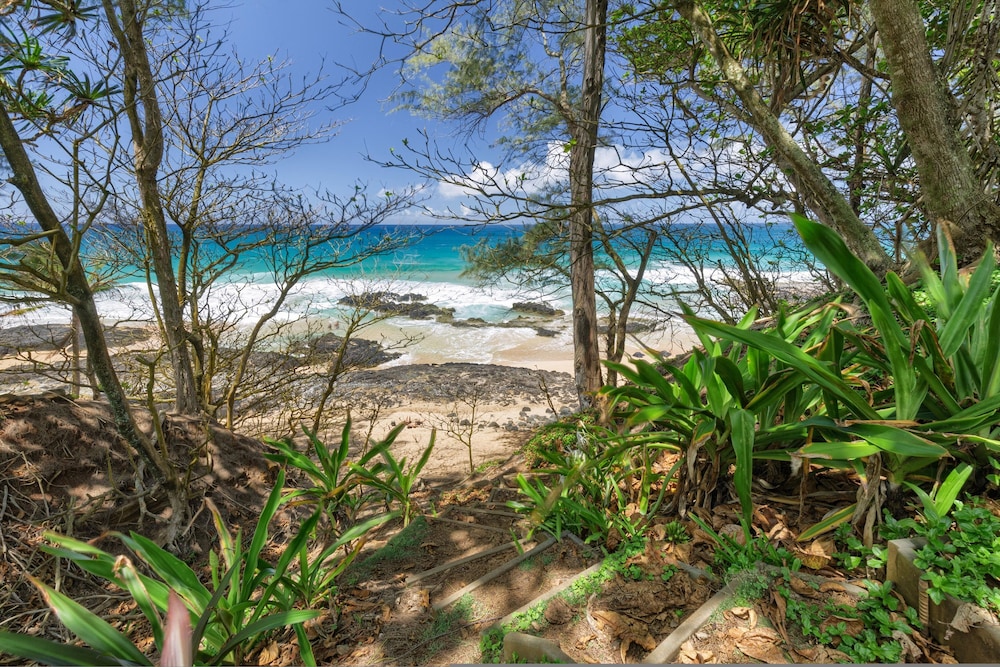Secret Cove in Kilauea