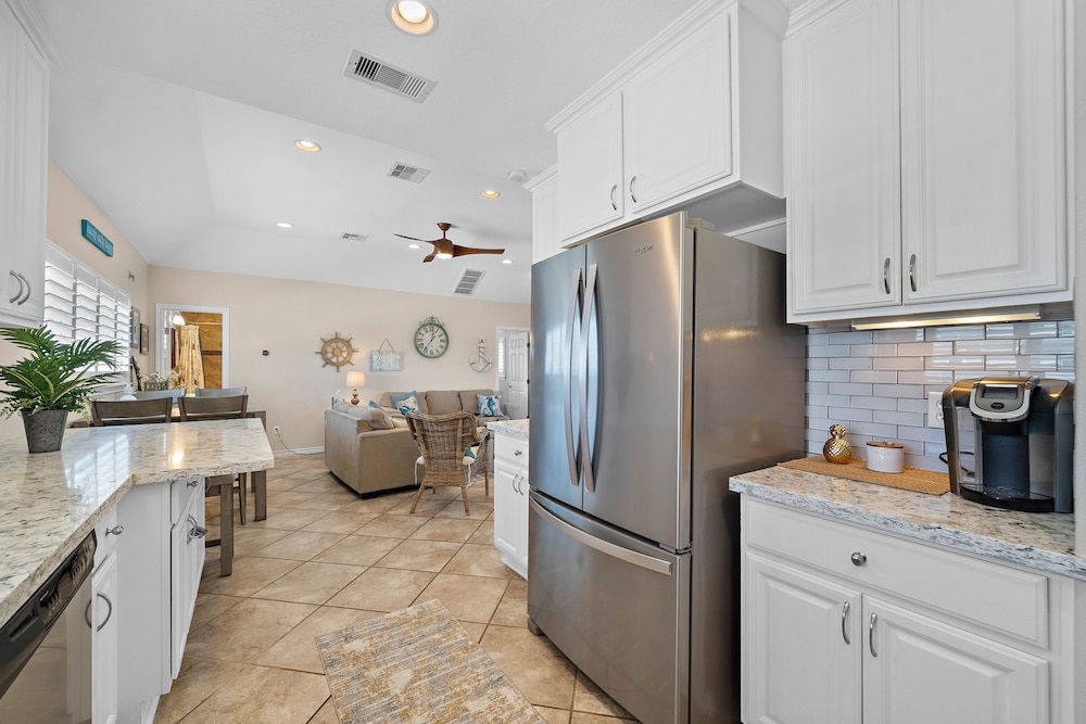 Purple Pelican Paradise by Ryson Vacation Rentals