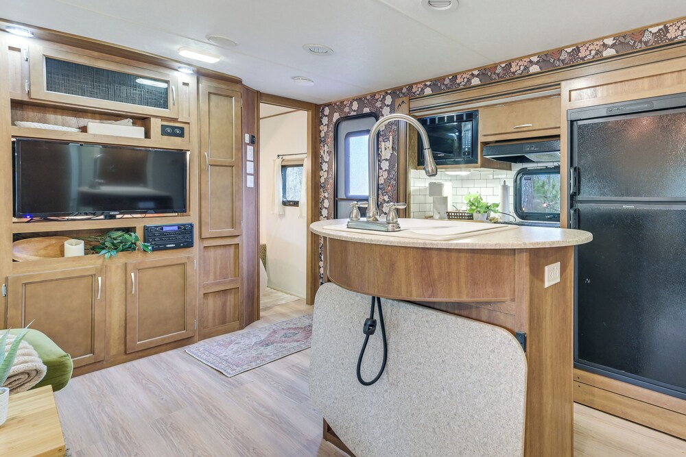 7 Mi to Torch Lake: Pet-friendly Getaway!