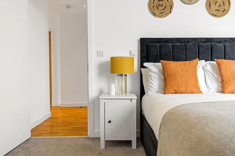East Village Luxury Apartment - London