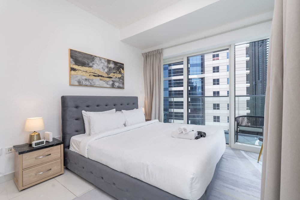 Marina Views and a 3 Bedroom Apartment in Dubai Marina