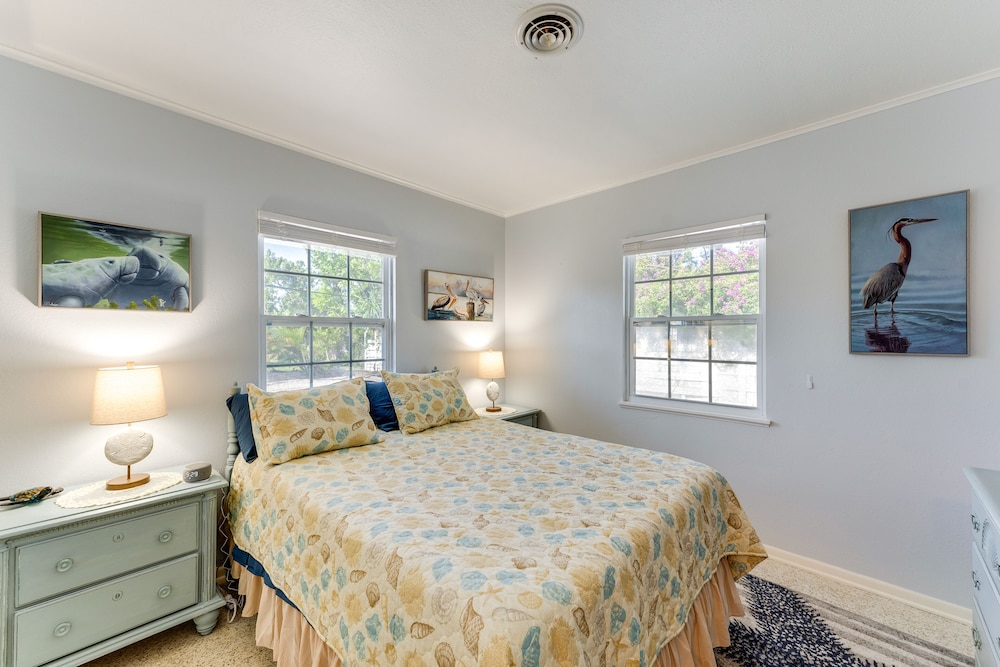 Pet-friendly Venice Vacation Rental, 3 Mi to Beach