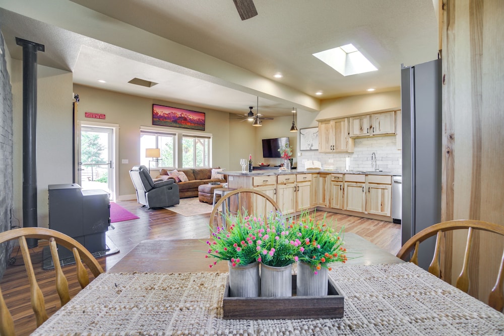 Yak Ranch w/ Mountain Views, Near Wellington!