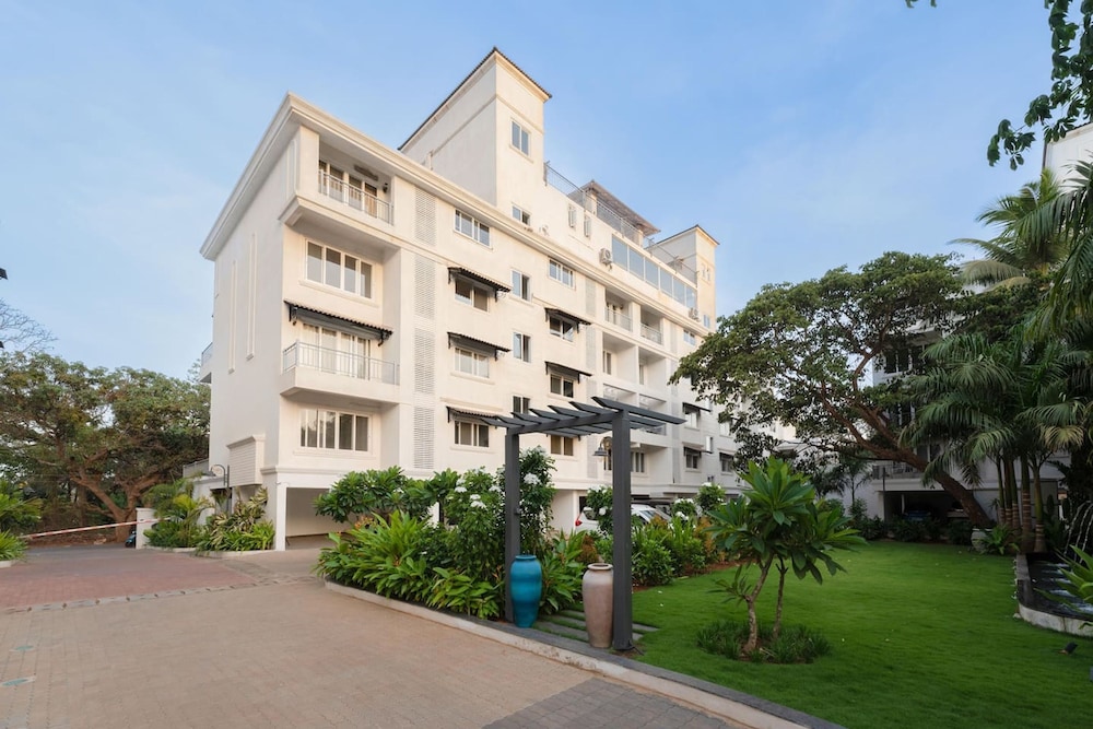 Irene Altezza by Hireavilla - 1BR w Pool Pilerne