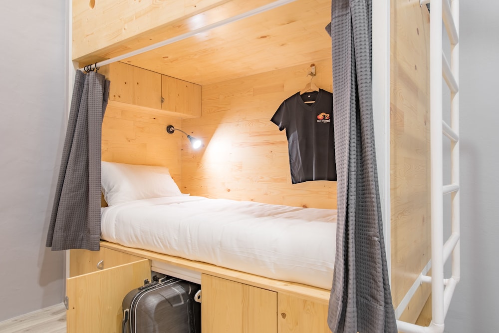 Nornyaowarat Hostel