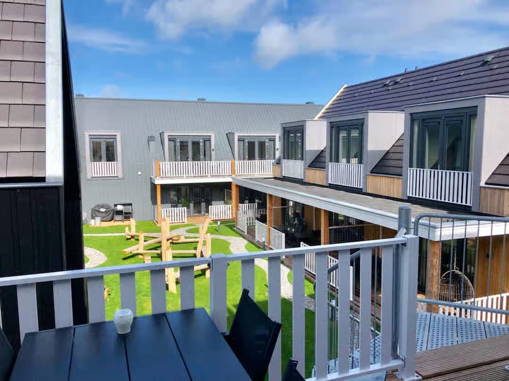 Beautiful Lodge Parallel to the Shopping Street