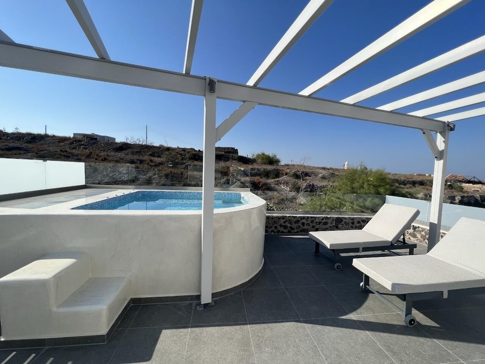 New Villa Sostis