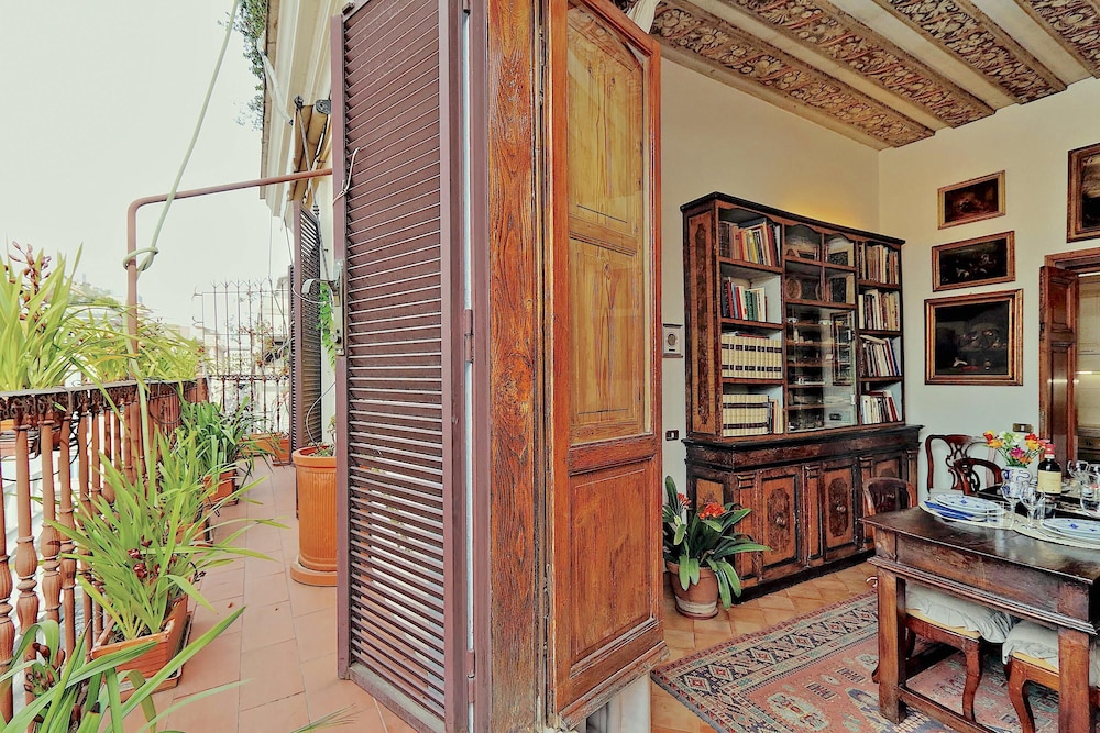 Palazzo Palermo Near the Roman Forum the Perfect Family Oasis in Rome