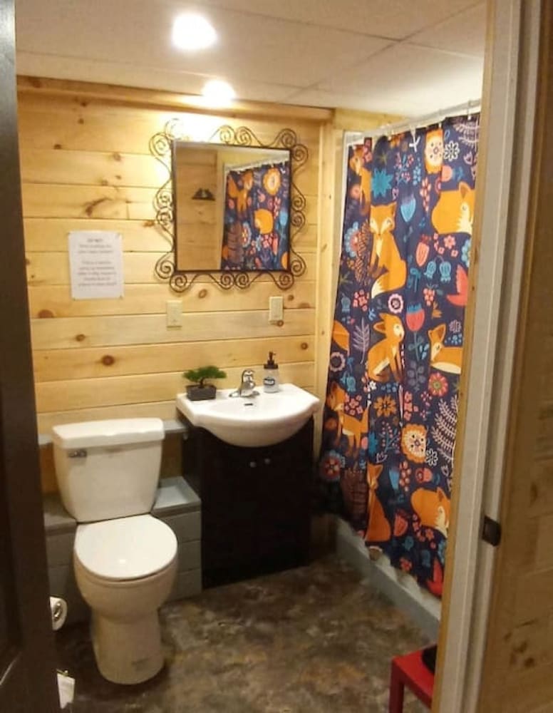 Family Friendly Cottage Walking Distance to Lions Head Beach