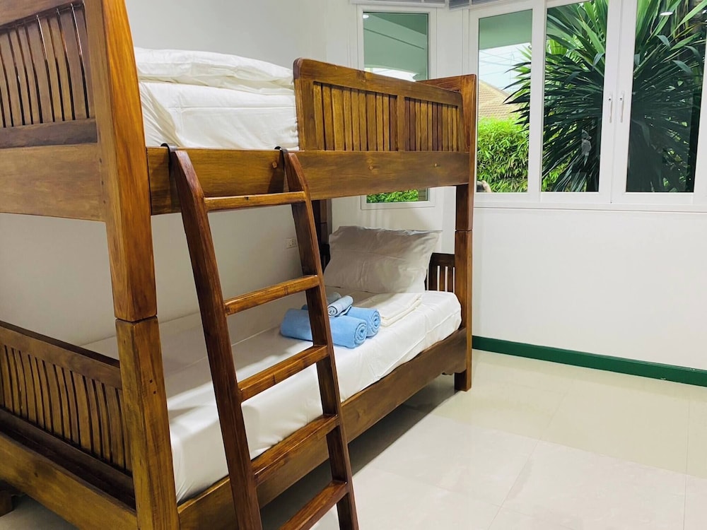 Hidden Villa Oasis Private Pool 2km to Beach&mall