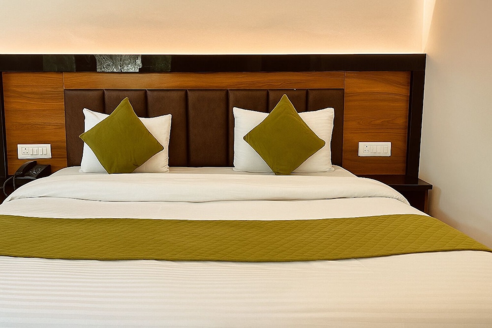 Hotel Yash Regency - Managed by JMD Group