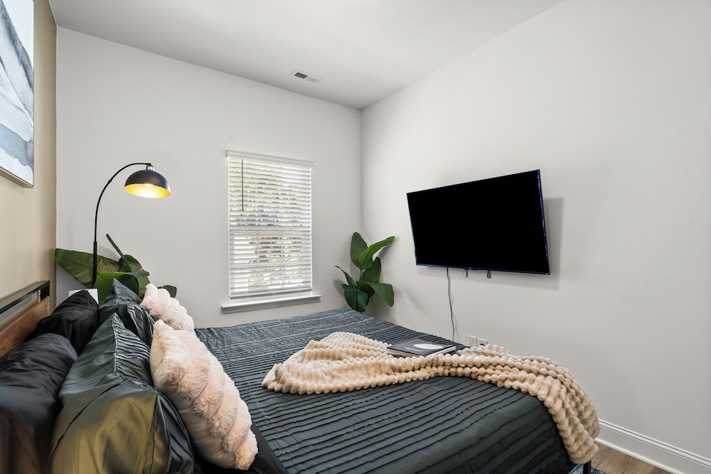 Luxe 3BR Townhouse to Uptown Charlotte