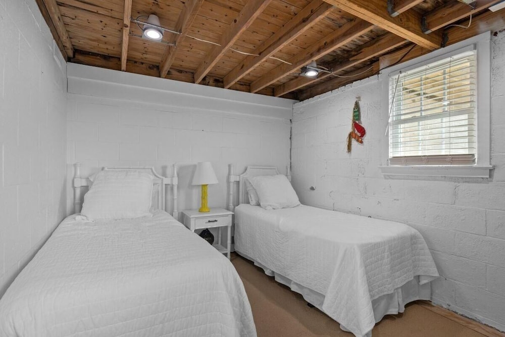Sunset Shores 5 Bedroom Home