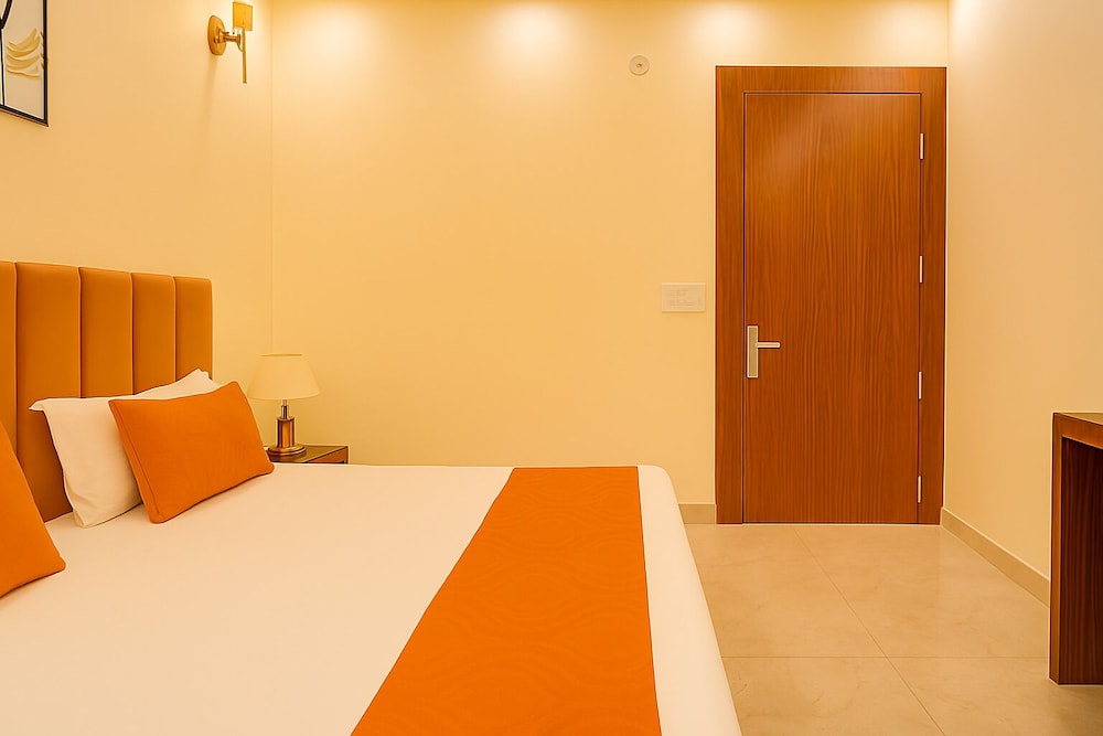 Radha Vrindavan Inn - Near Prem Mandir