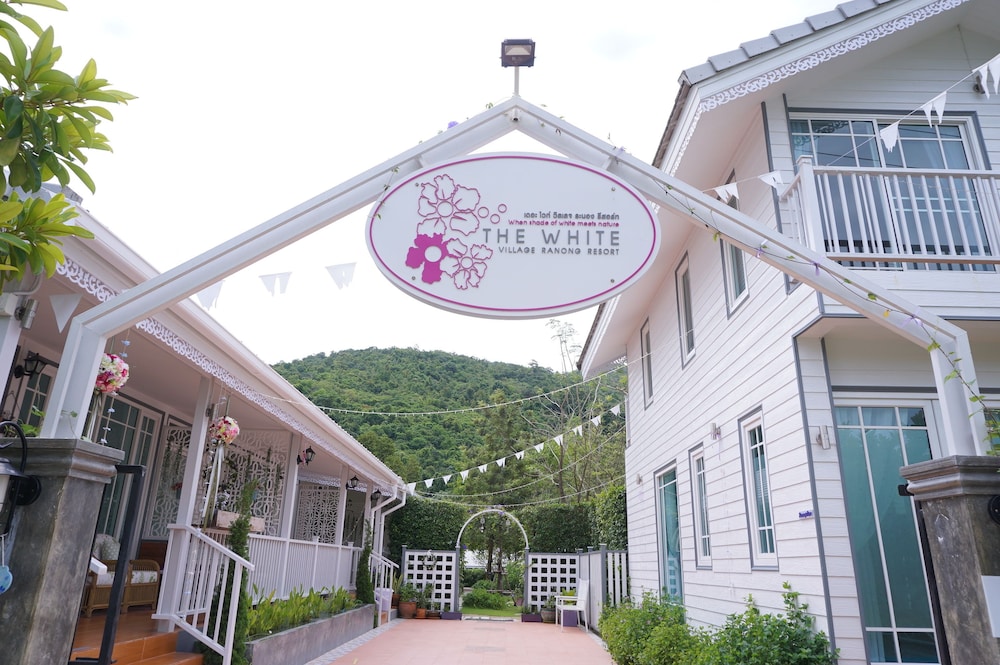 The White Village Ranong Resort