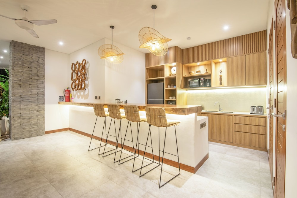 Coastal Comfort: Cozy 4BR Villa, 5 Min Walk to Finns Beach